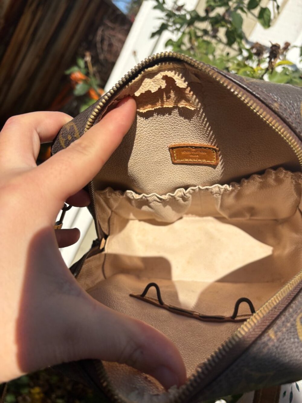 Authentic Louis Vuitton crossbody bag - Picture 6 of 13